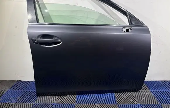 Lexus CT 200H Front door