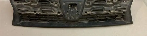Dacia Duster Front grill 623100838R M02403