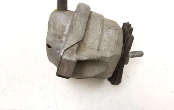 BMW 5 E60 E61 Engine mount bracket 6775027