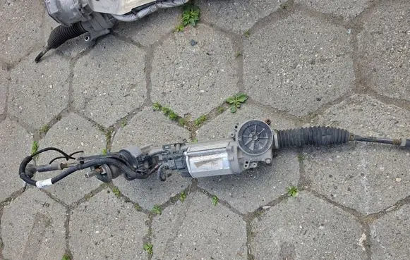Opel Astra J Steering rack P13413955 7817974101