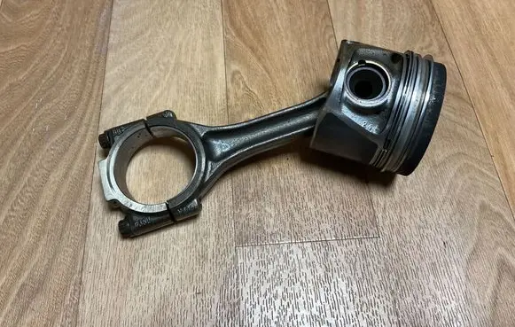 Volkswagen PASSAT B6 Piston with connecting rod 038J BHS