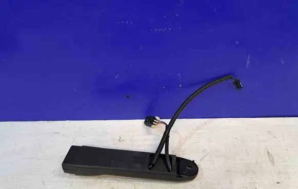 Chevrolet Tahoe Front seatbelt buckle 33054224