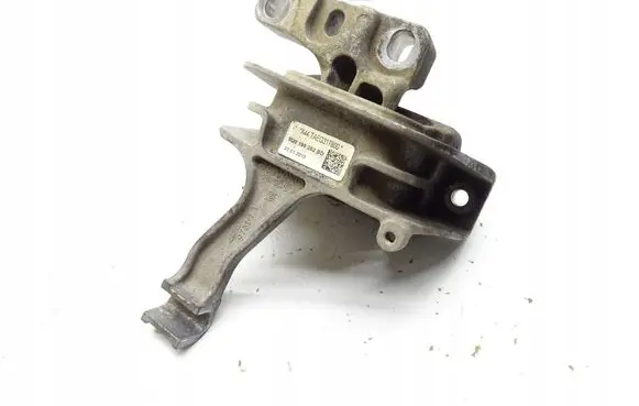 Engine mounting bracket