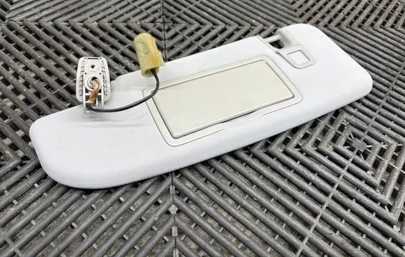 Alfa Romeo Giulia Sun visor