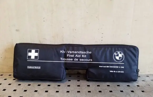 Land Rover Discovery 3 - LR3 First aid kit 