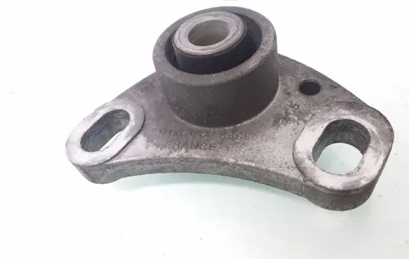 Volvo S60 Engine mount bracket 8666204 13541