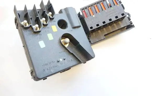 Mercedes-Benz E W211 Fuse box set A2115460841 0-1394837-1