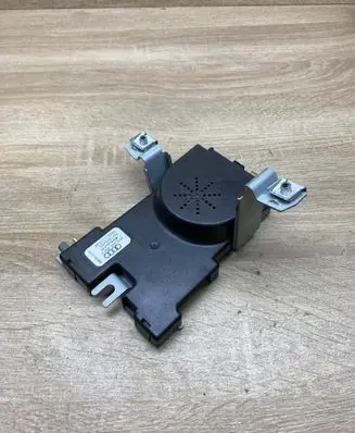 Audi A3 S3 8P Aerial antenna amplifier 8P4035225D