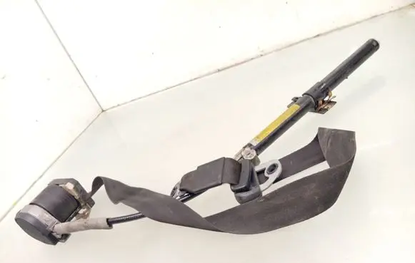 Volkswagen PASSAT B4 Front seatbelt 3A0857706A