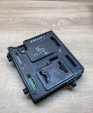 Renault Megane III Central body control module 284B15986R S180098101C