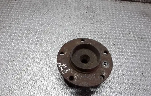 BMW 5 E39 Front wheel hub