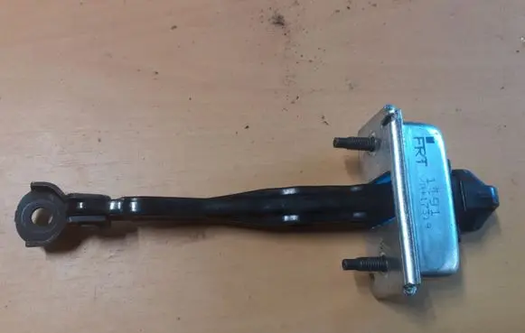 Chevrolet Malibu Front door check strap stopper 1191 D17319