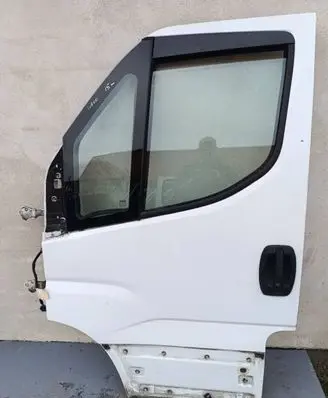 Iveco Daily 6th gen Front door
