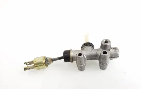 Toyota Avensis Verso Clutch master cylinder