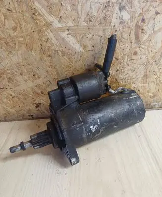 Volkswagen Golf III Starter motor 068911023G