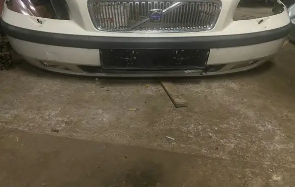 Volvo V70 Front bumper
