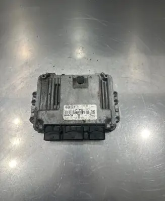 Mazda 3 II Engine control unit/module 6M6112A650BB 0281012530