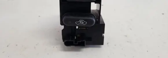 Pontiac Vibe Air conditioning (A/C) switch 758428