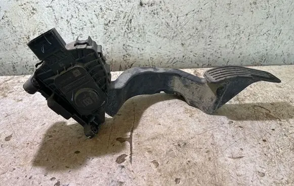 Chrysler 200 Accelerator throttle pedal 66337E 04581697AA532 L1523132851