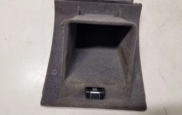 Citroen C6 Front trunk storage compartment