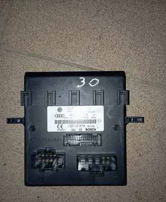 Audi Q7 4L Comfort/convenience module 4F0907279 F005V00619