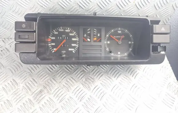 Audi 80 90 B2 Speedometer (instrument cluster) 811919036B 81117332 008241107