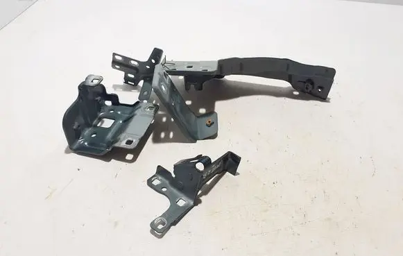 Dacia Duster Fender mounting bracket 638E89657R