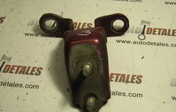 Honda CR-V Rear door lower hinge