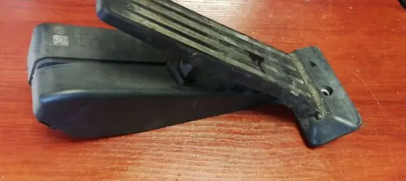 BMW 1 E81 E87 Accelerator throttle pedal 6770935