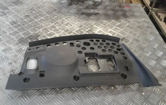 Mercedes-Benz GL X164 Dashboard lower bottom trim panel A1666801608