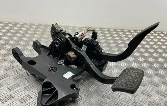 Opel Mokka Pedal assembly