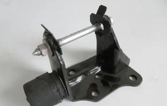 Toyota Verso Engine mounting bracket