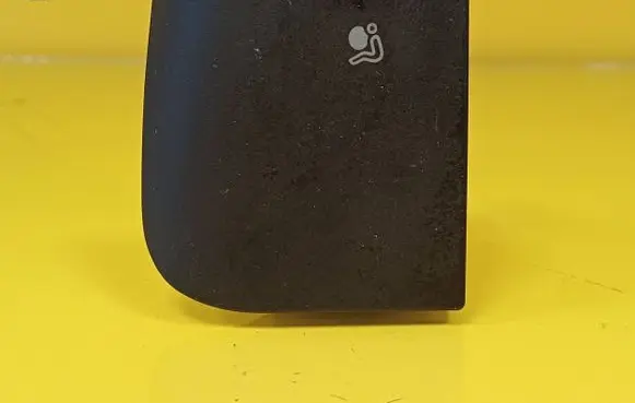 Volkswagen Golf III Passenger airbag on/off switch 1H1919235D