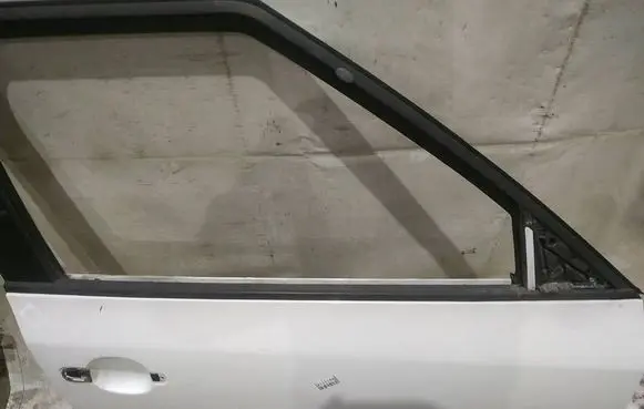 Skoda Fabia Mk2 (5J) Front door glass trim molding 
