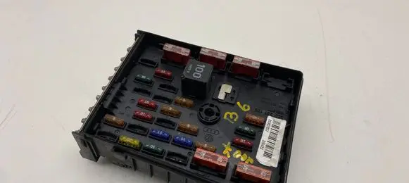 Volkswagen PASSAT B6 Fuse module 3C0937125