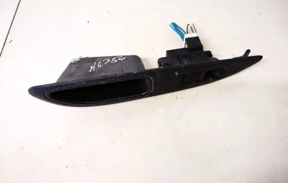Nissan Primera Electric window control switch 82961av760