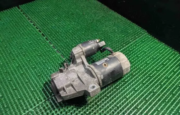 Volkswagen Golf IV Starter motor 09A911023B