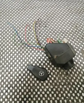 Mercedes-Benz E W210 Ignition lock 33000101 2085450108