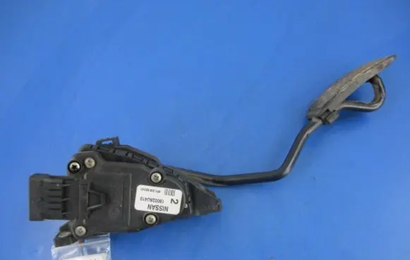 Nissan Almera Tino Accelerator throttle pedal 18002AU410