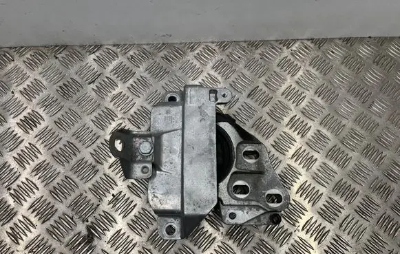 Mercedes-Benz CLA C118 X118 Engine mount bracket A2472406000