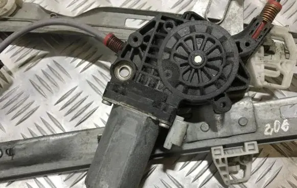 Peugeot 206 Front door window regulator motor