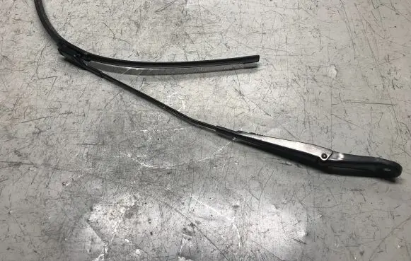 Opel Zafira B Windshield/front glass wiper blade 20812593