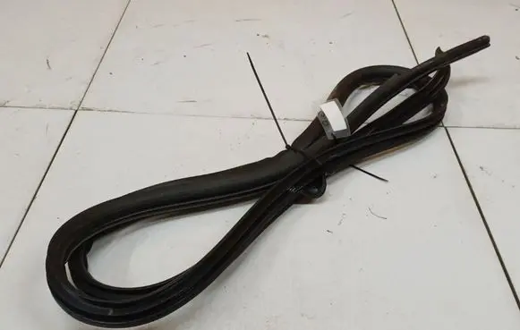 Toyota Corolla Verso AR10 Rubber seal rear door 