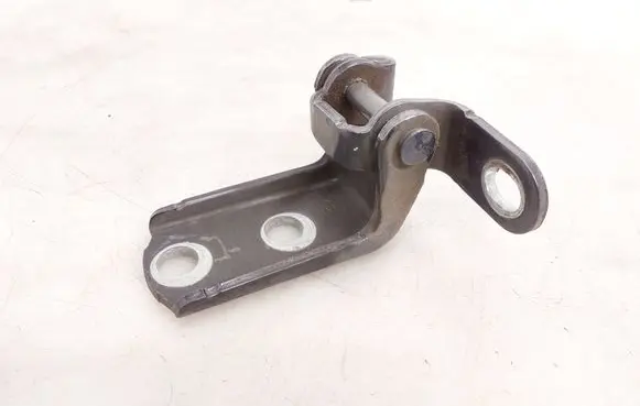 Toyota Hilux VIII Rear door lower hinge 