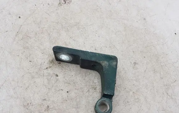 Volkswagen Touareg I Front door upper hinge 7L0331402A