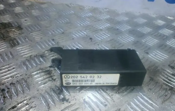 Mercedes-Benz C W202 Other control units/modules 2025420232 5KG00709902