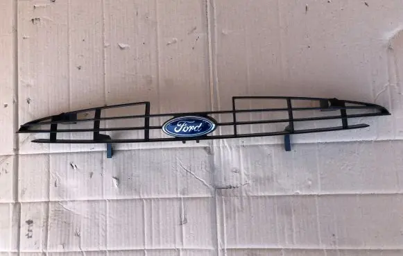 Ford Puma Front bumper upper radiator grill