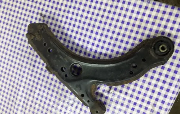 Volkswagen New Beetle Front lower control arm/wishbone