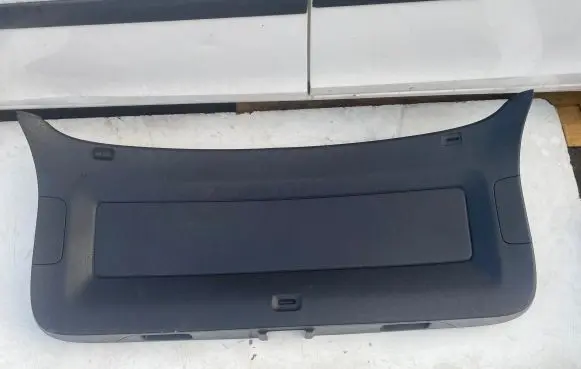 Tailgate trim