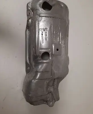 Opel Astra J Heat shield in engine bay 55502332 2399593001